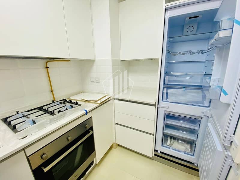 3 Hot Offer !! / Fitted appliances/ brand new flat