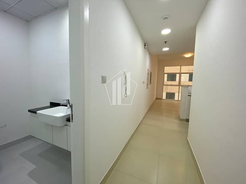4 Brand new 2 bed/ fitted appliances/ Huge apartment