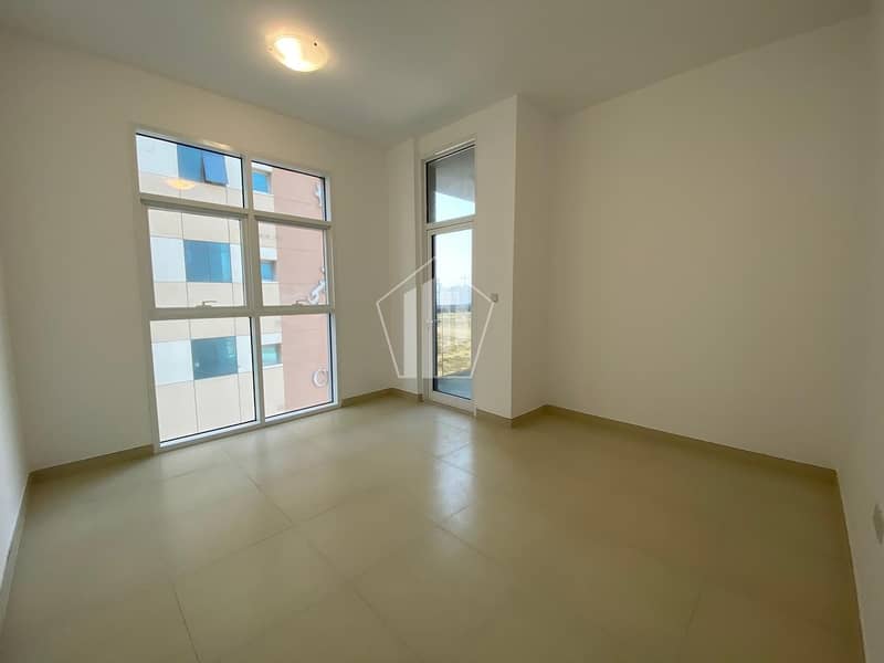 6 Brand new 2 bed/ fitted appliances/ Huge apartment