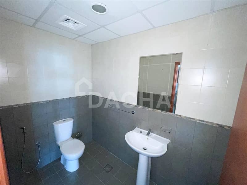 10 1 Bed / Unfurnished / Ideal location