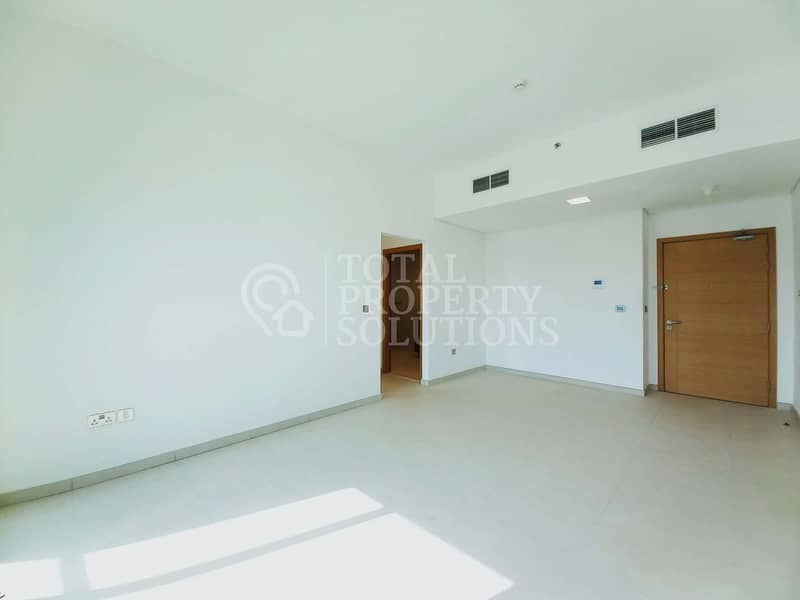 Luxurious 1 Bed Apt | With Balcony & Amenities
