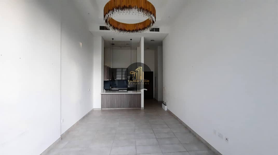 2BHK -Maid With Private Garden |Big size  | High Ceiling |Multiple Chq