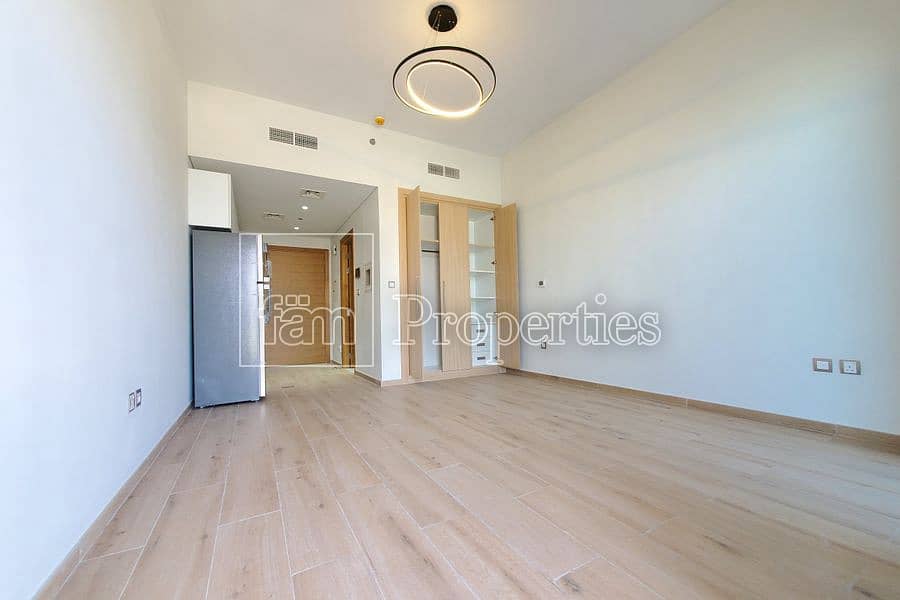 Luxury Studio Apartment | Metro Access | Balcony