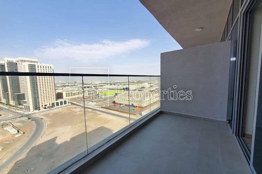 15 Luxury Studio Apartment | Metro Access | Balcony