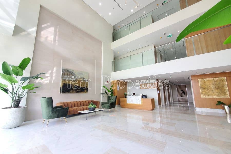 18 Luxury Studio Apartment | Metro Access | Balcony