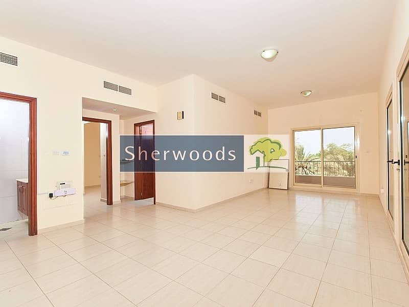 Spacious Apartment overlooking the Golf Course