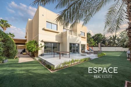4 Bedroom Villa for Sale in The Meadows, Dubai - Unique Property | Fully Upgraded | 9000 Plot 4 Bedroom Villa for Sale in The Meadows, Dubai - Unique Property | Fully Upgraded | 9000 Plot