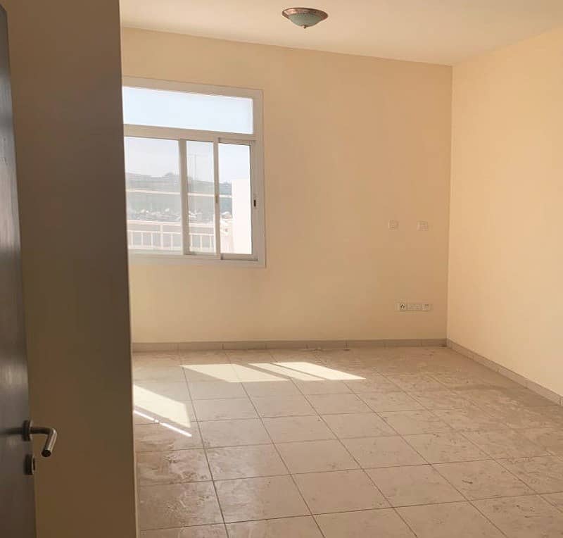 4 Vacant |with terrace| Near to Supermarket