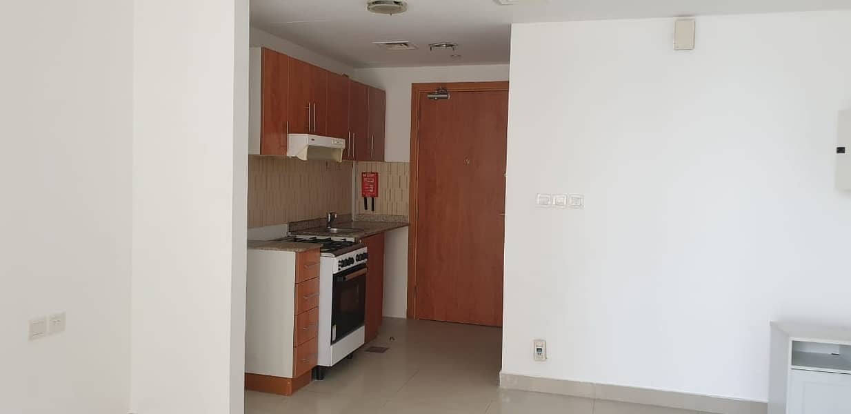 3 Studio with balcony and parking – Lakeside D