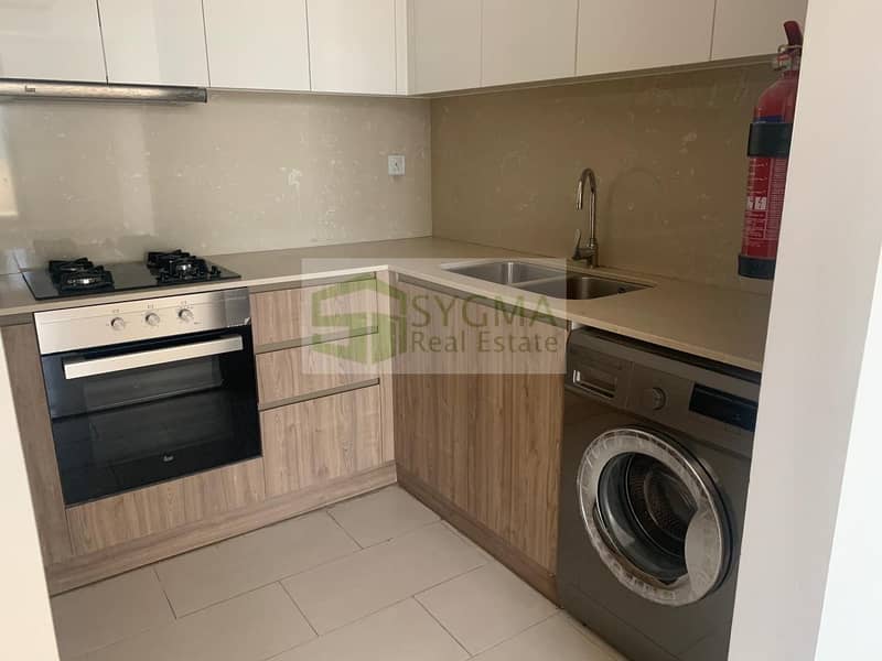15 Hot Deal! Stylish Large One Bedroom with Big Balcony  In 12Chqs