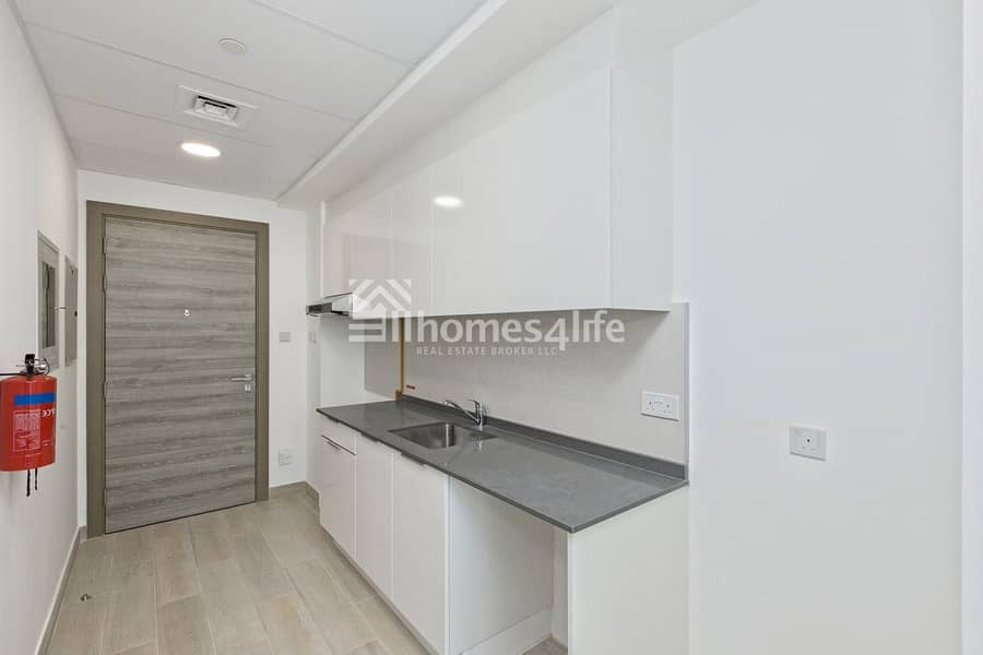 5 Brand New | Spacious Apartment With Open View