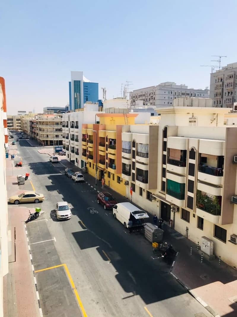 AL HAMRIYA BUR DUBAI ONE BEDROOM HALL AVAILABLE WITH PARKING 2 BALCONEY
