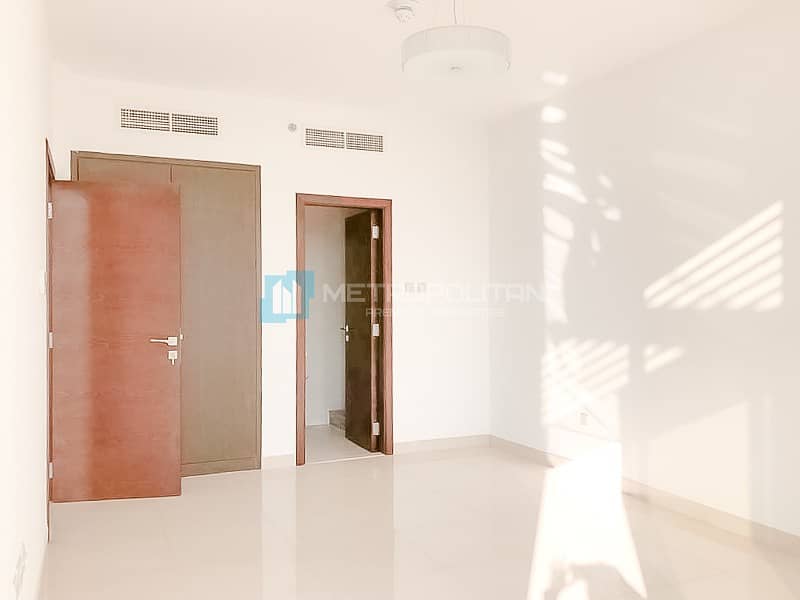 10 Spacious and Bright Unit | Investors Deal| Rented
