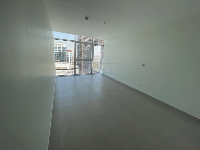 12 NO COMMISSION!! 3 Bedrooms / 5 Baths / Balcony / Excellent Bldg Amenities | Zabeel