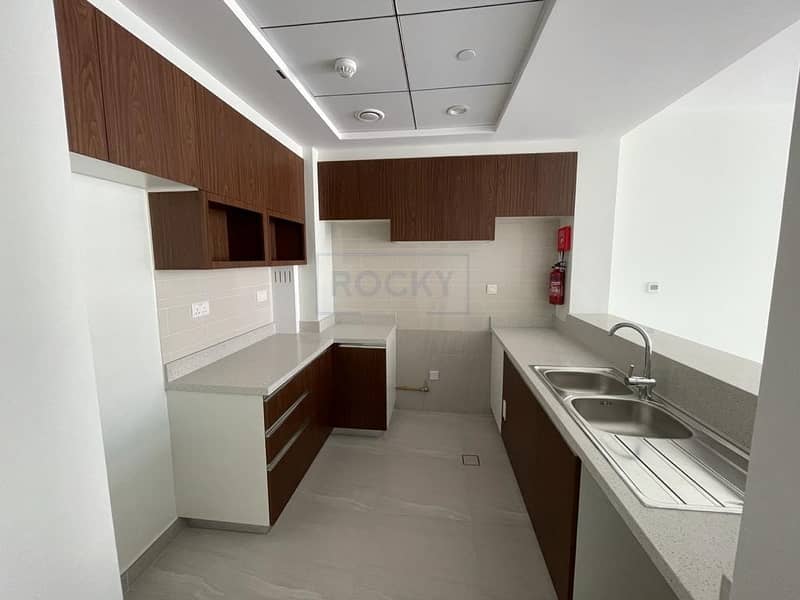 16 NO COMMISSION!! 3 Bedrooms / 5 Baths / Balcony / Excellent Bldg Amenities | Zabeel