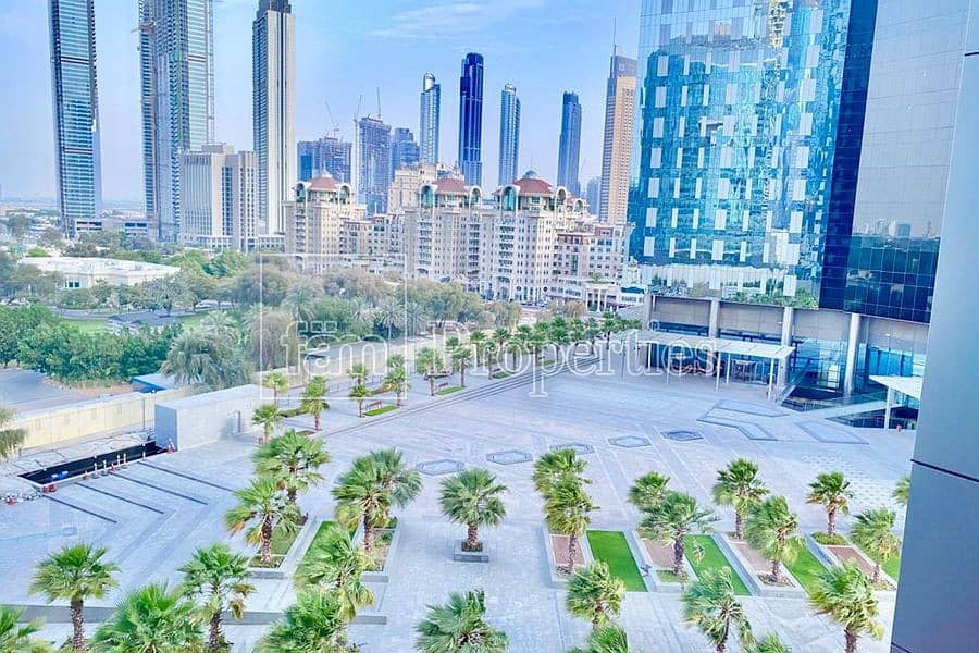 13 perfectly located with a direct access to SZR.