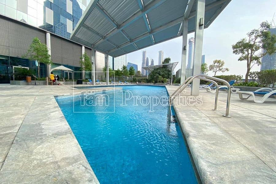 14 perfectly located with a direct access to SZR.