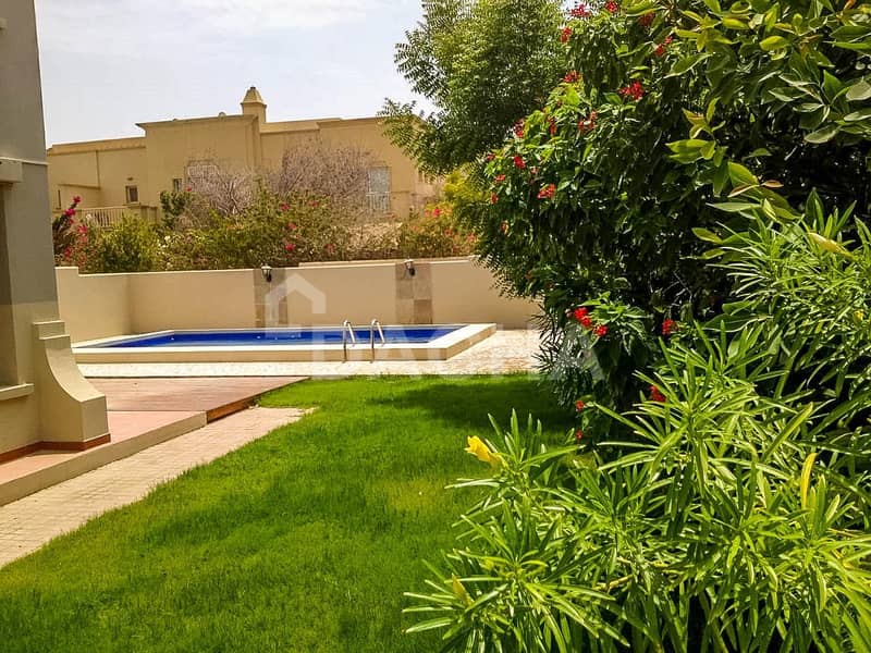 Amazing Villa / Private Pool / Corner Plot Amazing Villa / Private Pool / Corner Plot