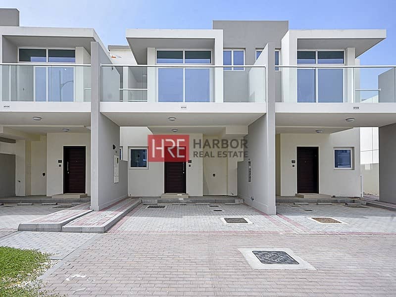 14 Live in Luxury |3BR Townhouse | Up to 4 Chqs