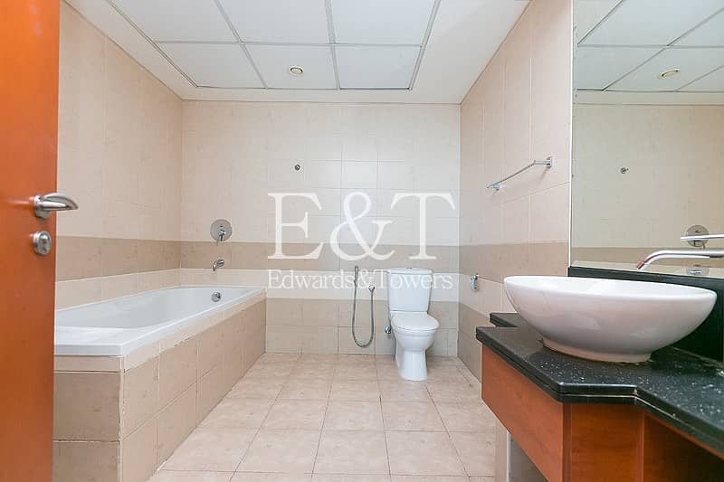 29 Whole floor | High Rental yield | Great Location