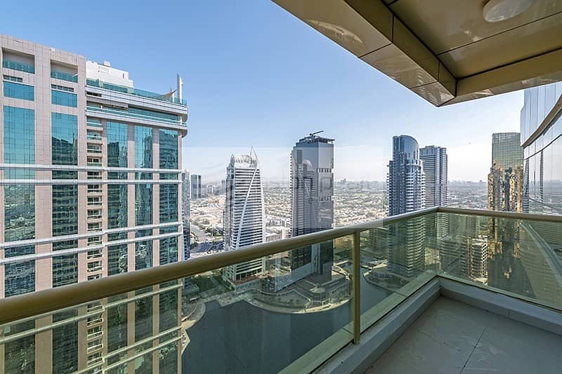 Close by the Metro | Spacious 1 BR with Balcony