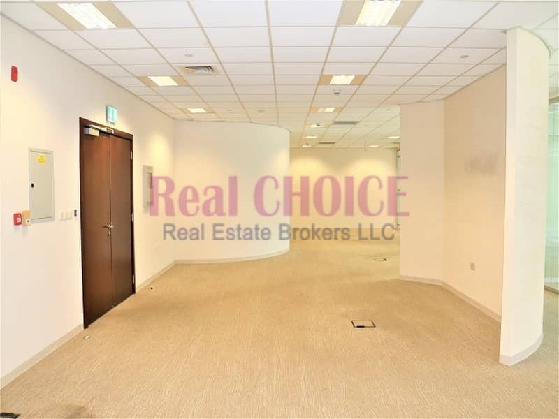 10 Spacious Fitted Office|Chiller Free|Near Metro SZR