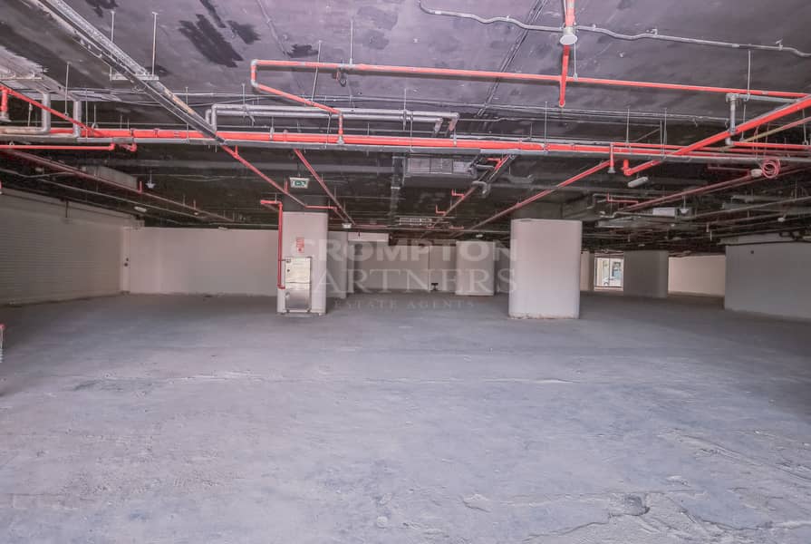 5 Large Retail space in prime Commercial  location