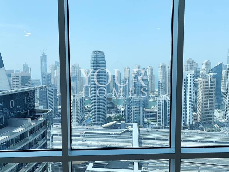 5 Modern Living. Top Flor with Dubai Ail View