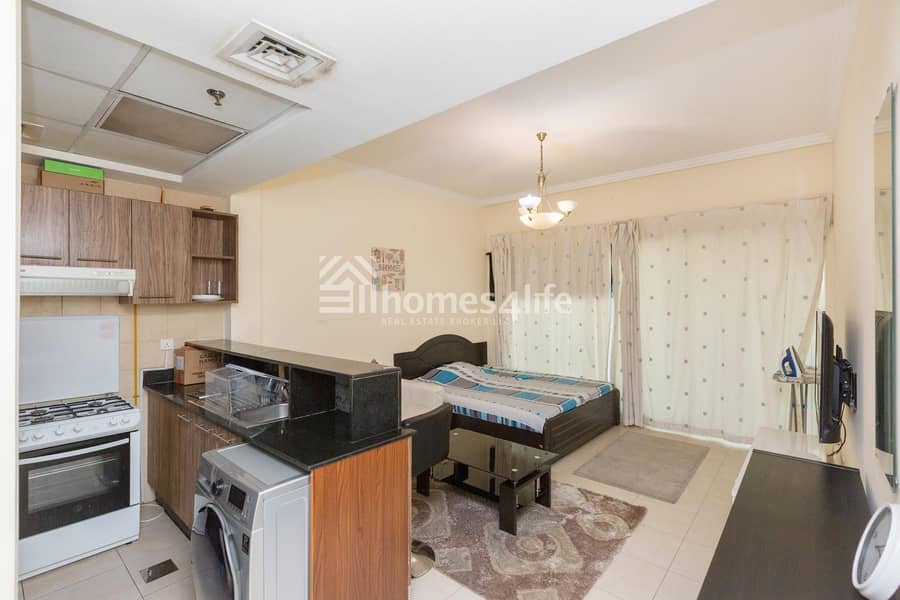 8 Fully Furnished | Higher Floor | 4 Cheque