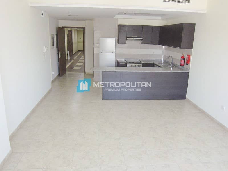 Spacious Apartment | High Floor| Well Maintained