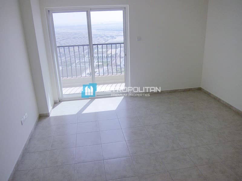 3 Spacious Apartment | High Floor| Well Maintained