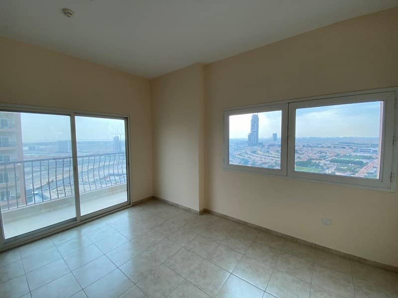 4 Spacious Apartment | High Floor| Well Maintained