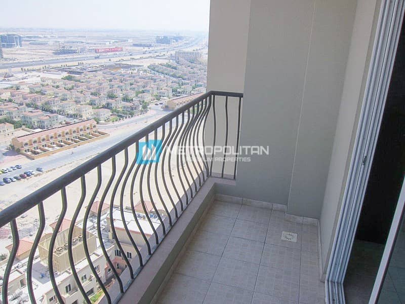 5 Spacious Apartment | High Floor| Well Maintained