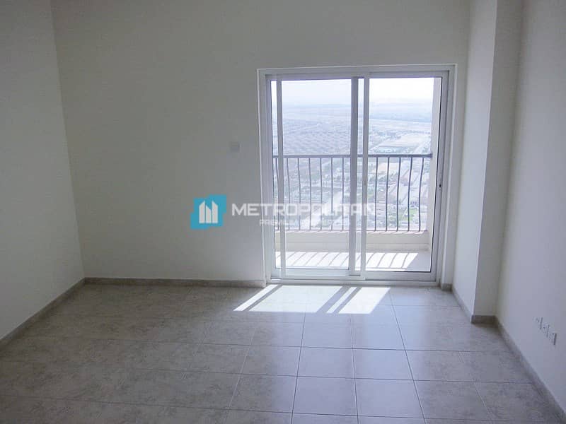 8 Spacious Apartment | High Floor| Well Maintained