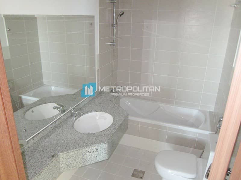 9 Spacious Apartment | High Floor| Well Maintained