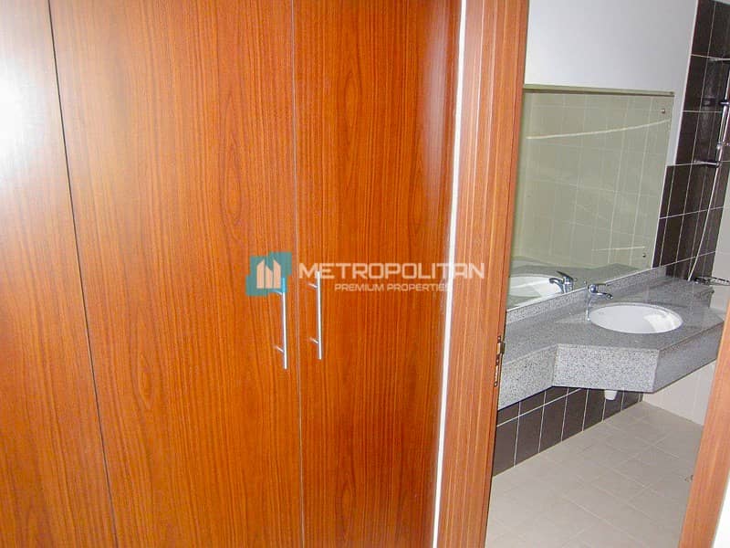 10 Spacious Apartment | High Floor| Well Maintained