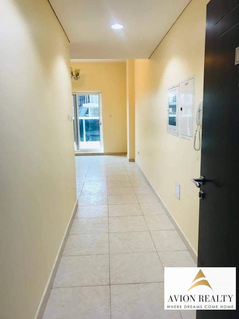 9 Cozy 1BR with Balcony | Closed Kitchen | Well Maintained - JVC
