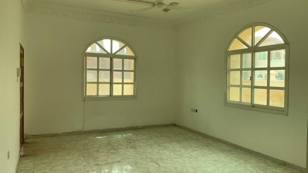 Villa for rent in Al Rawda area with air conditioners, large area, amazing price