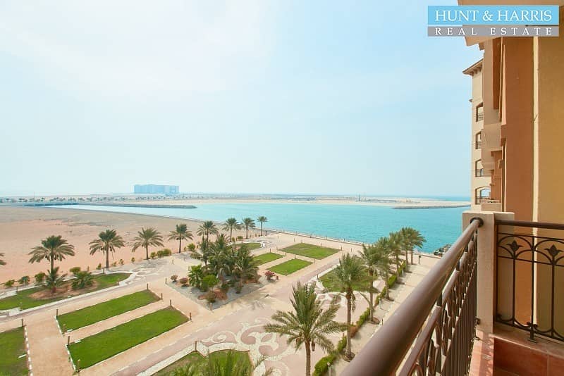 By the Sea - Luxury One Bedroom - Great view of the Sea