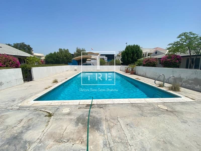 27 Newly Renovated 4 Bedroom Bungalow | Private Garden  | Shared Pool
