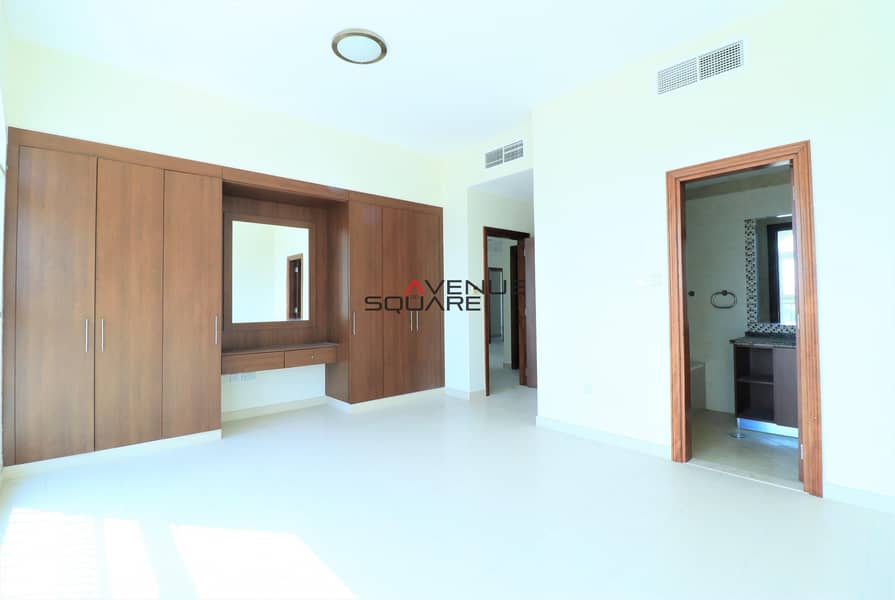 6 Modern | Well maintained | Bright and Spacious