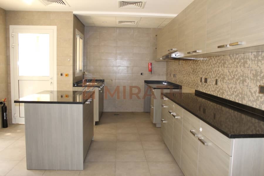 9 5BR VILLA AT ATTRACTIVE COMPOUND WITH GYM | POOL
