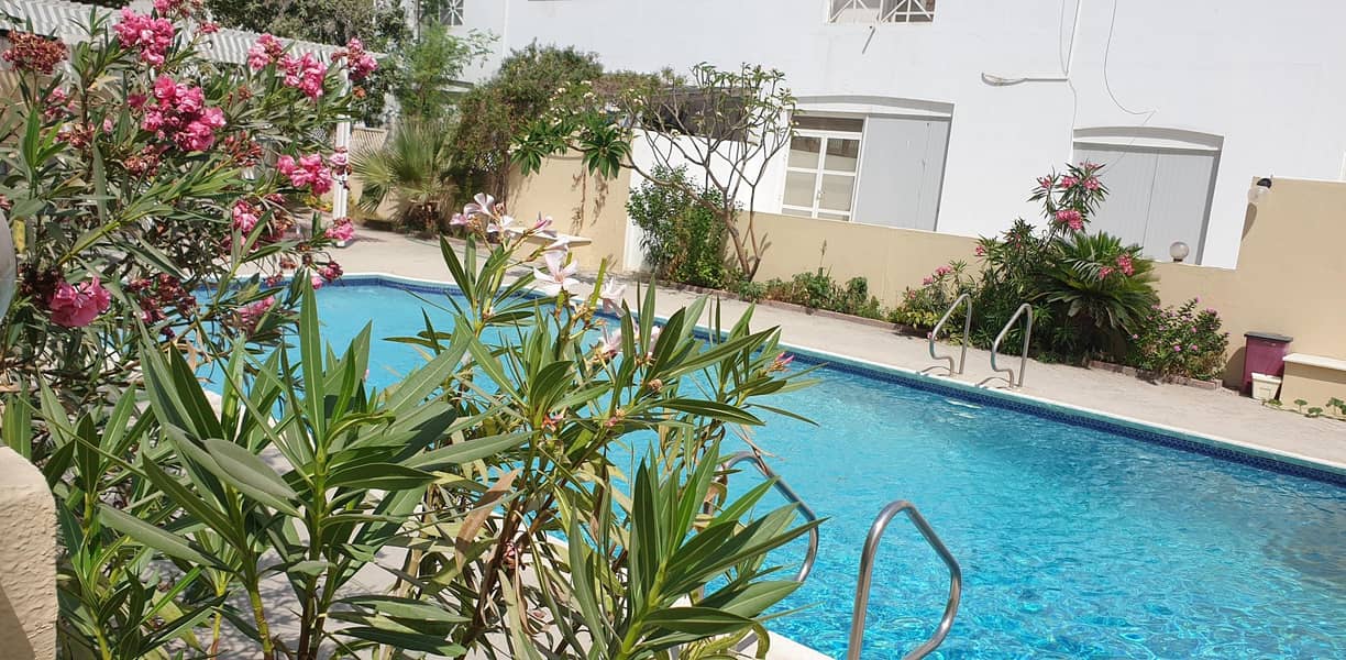 NEWER RENOVATED MODERN VILLA WITH PRIVATE GARDEN SHARED POOL IN JUMEIRAH 3