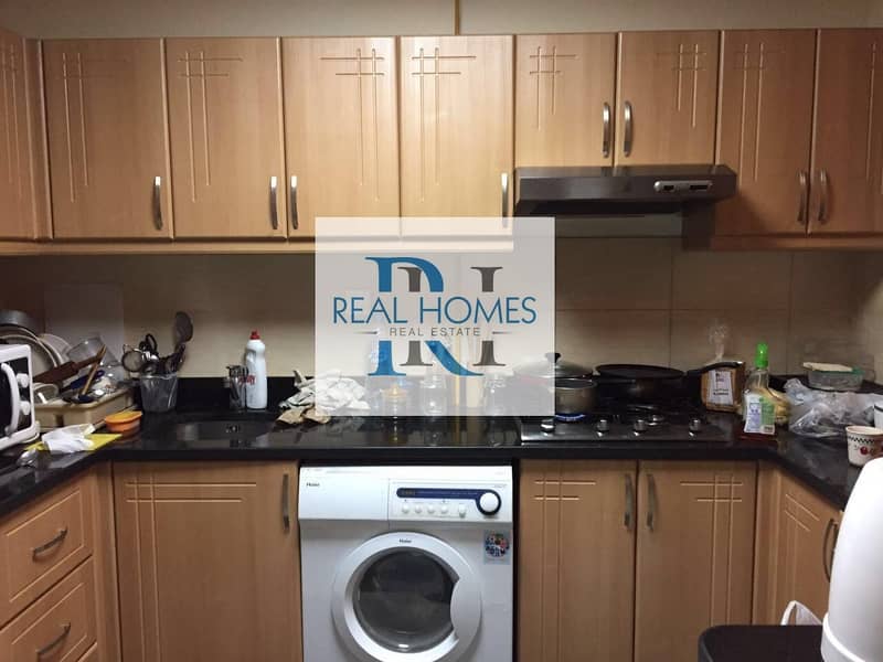 21 1 Bedroom with Bacony! Ideal Unit! Ready to Move