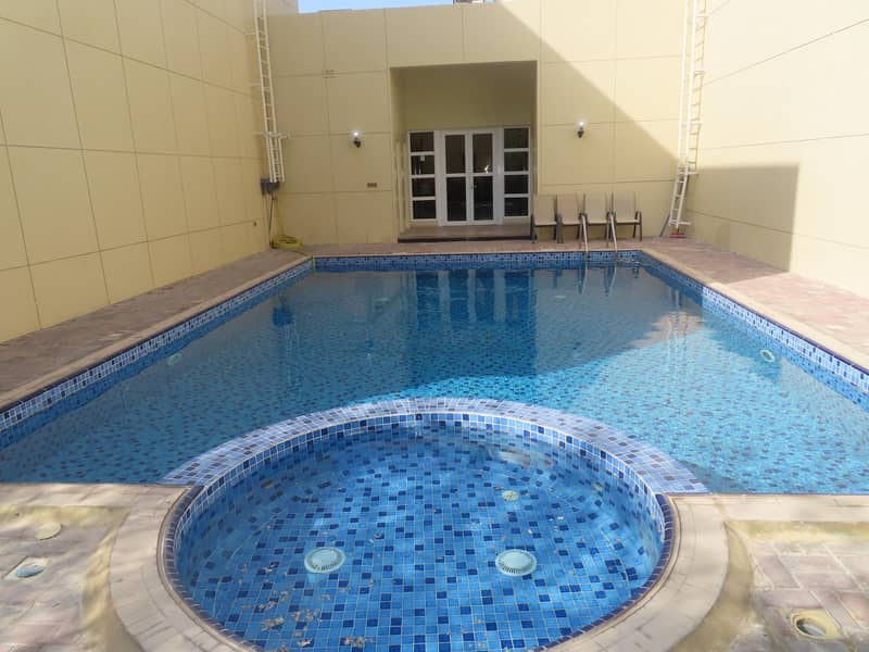 8 5BR + Private Garden | Shared Pool & Gym