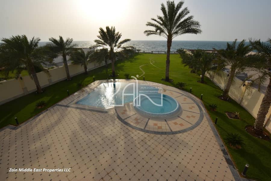 Full Sea View 4 BR Villa on Huge Plot with Pool. .