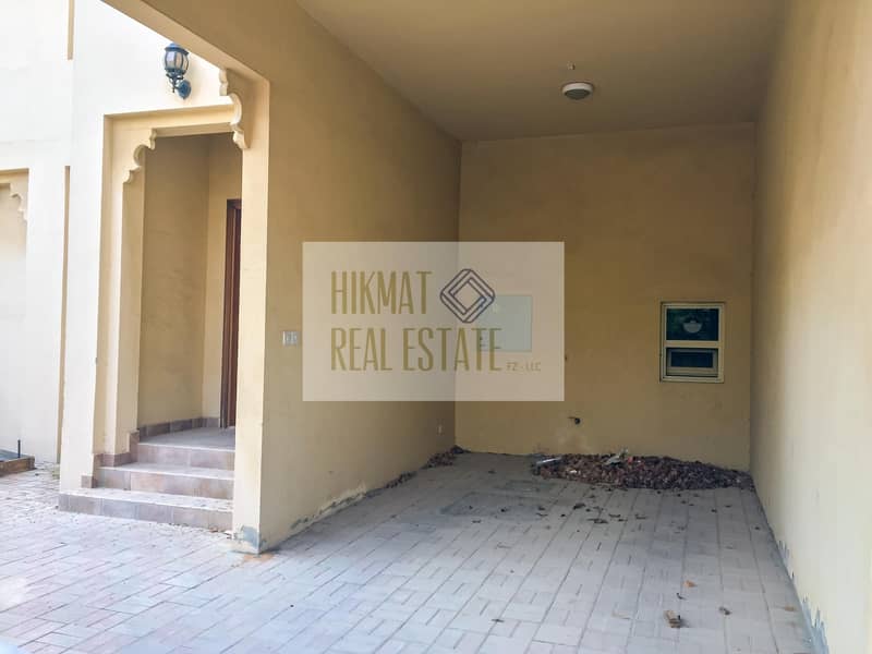 14 Perfect Location Near The Mall 3 BHK Townhouse