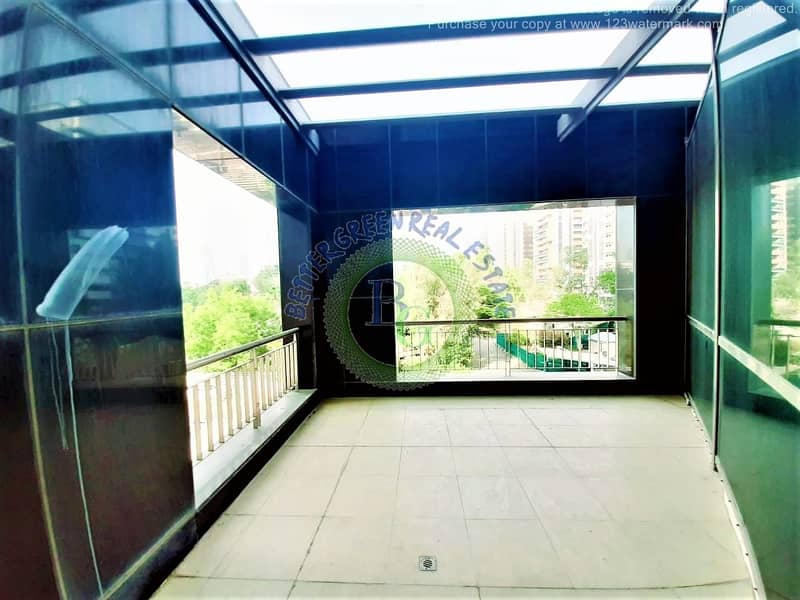 3 1 bed room with HUGE BALCONY front of metro