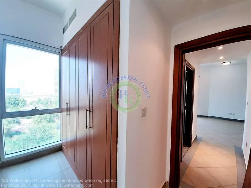 6 1 bed room with HUGE BALCONY front of metro
