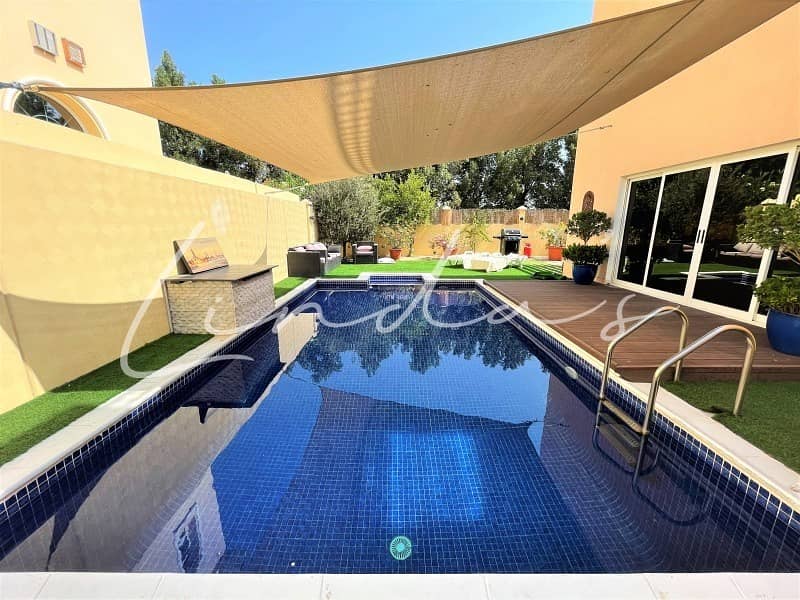 Stunning 5 Bed | Private garden and pool |